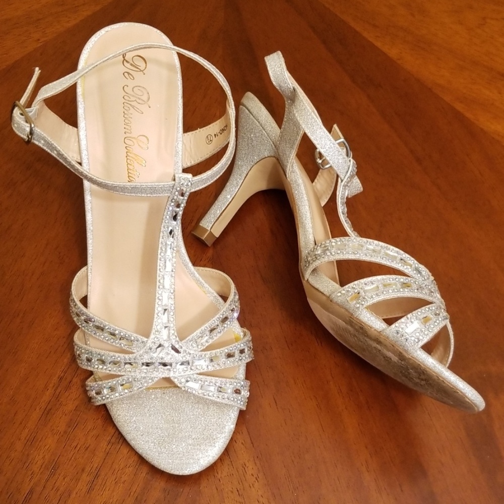 De Blossom Collection silver rhinestone heels 7.5